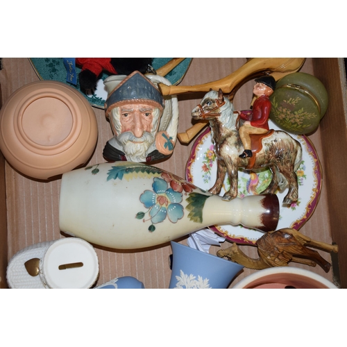 297 - Mixed collection of items to include small Royal Doulton character jugs, Wedgwood Jasperware, Cheris... 