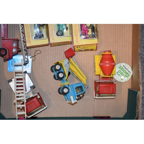 456 - A mixed collection of vintage model die cast vehicles to include boxed Matchbox 'Models of Yesteryea... 