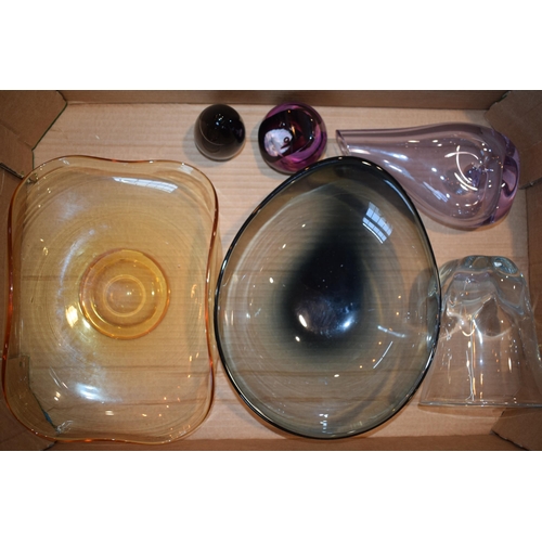 62 - A collection of studio art glass to include a Caithness Ice Dance paperweight, a Wedgwood paperweigh... 