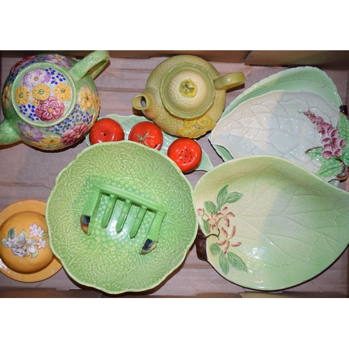 67 - Pottery to include Carlton Ware Cabbage Ware items, a lobster footed lettuce bowl, a cruet set and o... 