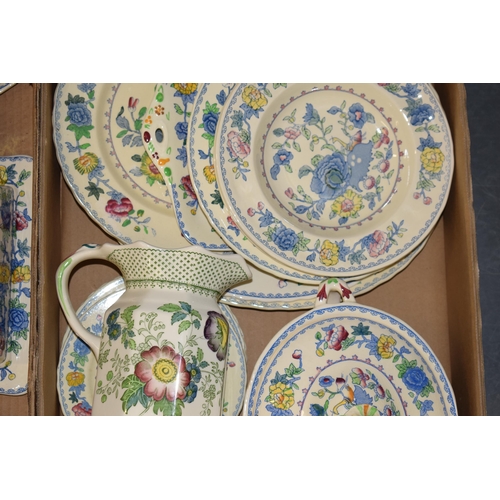 89 - Masons Pottery in the Regency pattern to include a butter dish, a lidded tureen, a cruet set, cups, ... 