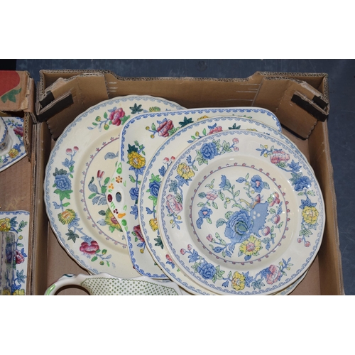 89 - Masons Pottery in the Regency pattern to include a butter dish, a lidded tureen, a cruet set, cups, ... 