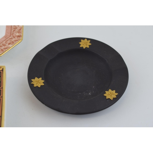 242 - Wedgwood to include a Venus rectangular pin tray, a pair of black Jasperware items with gold relief ... 