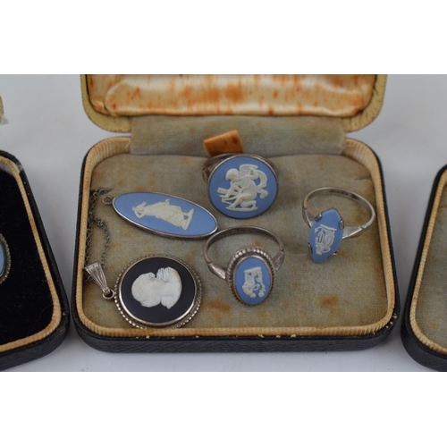 271 - A large collection of Wedgwood jewellery, mostly in silver mounts, to include rings, brooches and pe... 