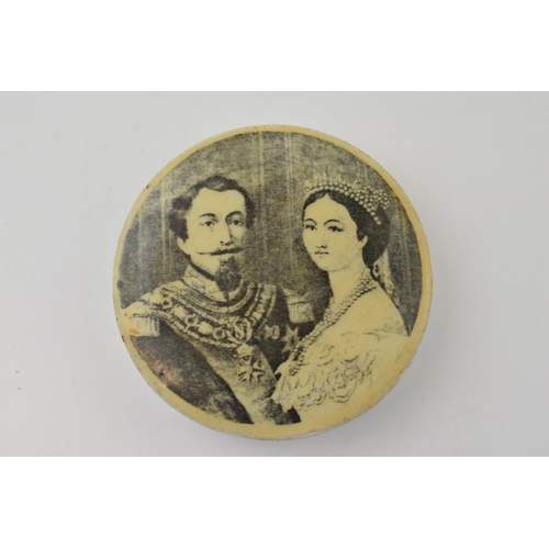 80 - Prattware pot lid with Napoleon III and Empress Eugenie, 7.5cm wide.