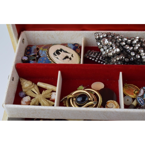 634 - A jewellery box containing a quantity of costume jewellery such as brooches, rings, necklaces and ot... 