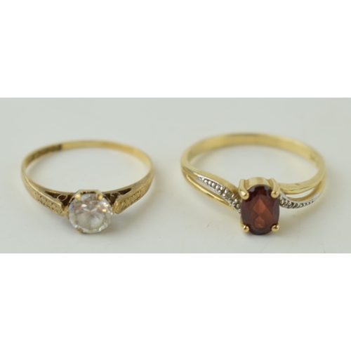 643 - A pair of 9ct gold ladies rings, set with semi precious stones, combined 3.3g, red stone ring size Q... 