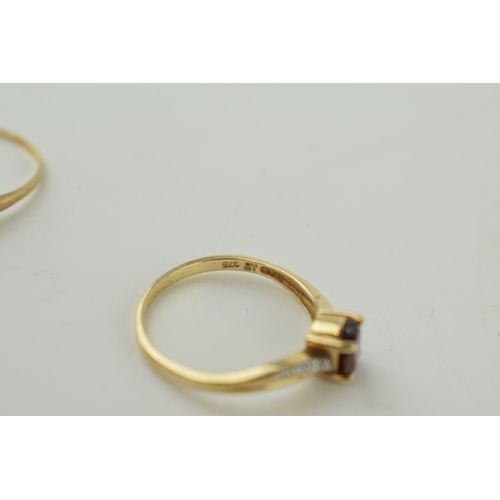 643 - A pair of 9ct gold ladies rings, set with semi precious stones, combined 3.3g, red stone ring size Q... 