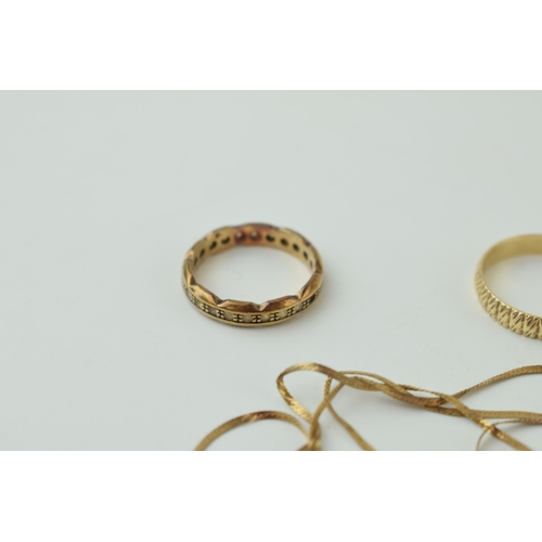 646 - 9ct gold ring together with another ring and a necklace a/f. Weight 5.3 grams.