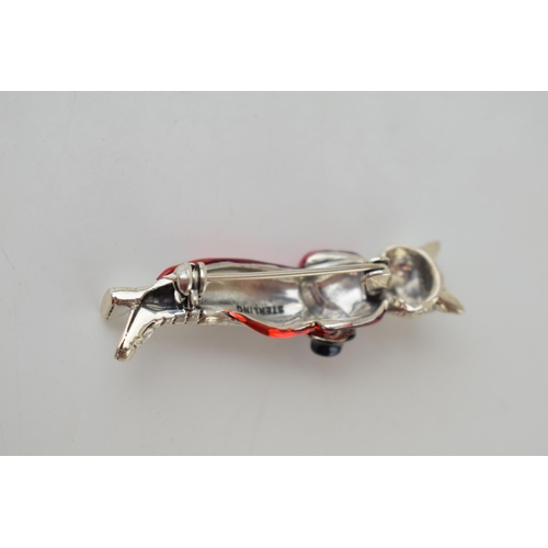 648 - Sterling silver brooch in the form of a huntsman fox, with red enamelled decoration, 6.4g, modern, 4... 