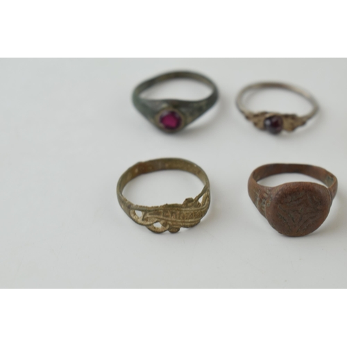 650 - A collection of metal detecting finds, 6 rings, to include gemset examples and others (6).