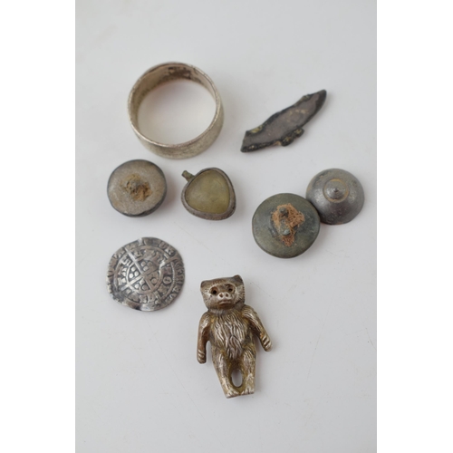 652 - A collection of metal detecting finds to include a silver teddy charm, a hammered silver coin, middl... 