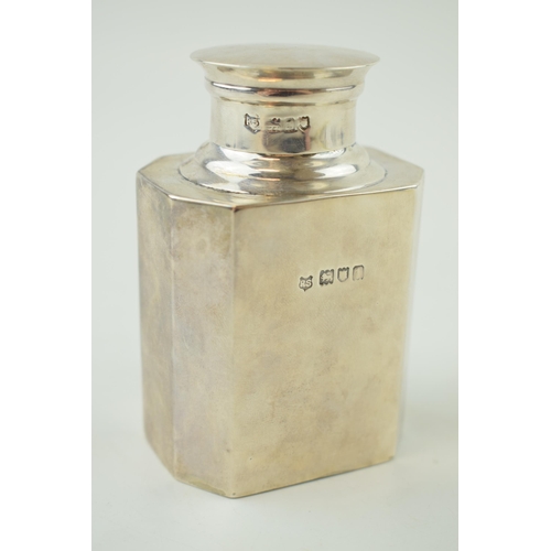 592 - Silver octagonal tea caddy with silver removable lid, 9.5cm tall, London 1906, 88.1g.