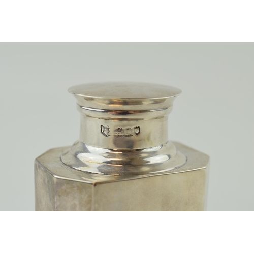 592 - Silver octagonal tea caddy with silver removable lid, 9.5cm tall, London 1906, 88.1g.