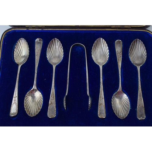 593 - Silver set of six tea spoons with matching tongs, bright cut decoration, in fitted case, London 1890... 