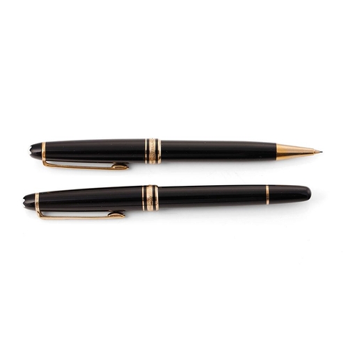 195 - Montblanc Meisterstuck Black Fountain Pen, slimline profile with a pull draw cap and gold plate band... 