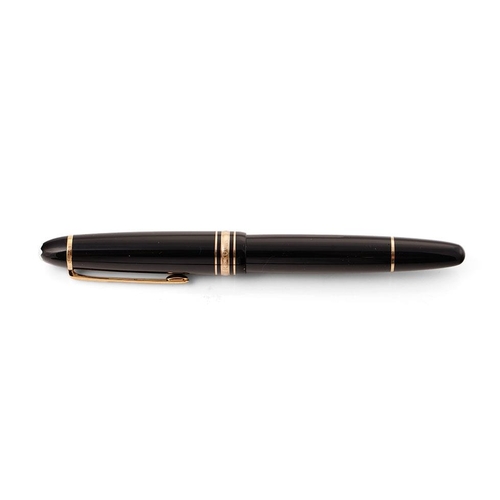 199 - Montblanc Meisterstuck Le Grande Black Rollerball Pen, with a screw cap and gold plate banding and c... 