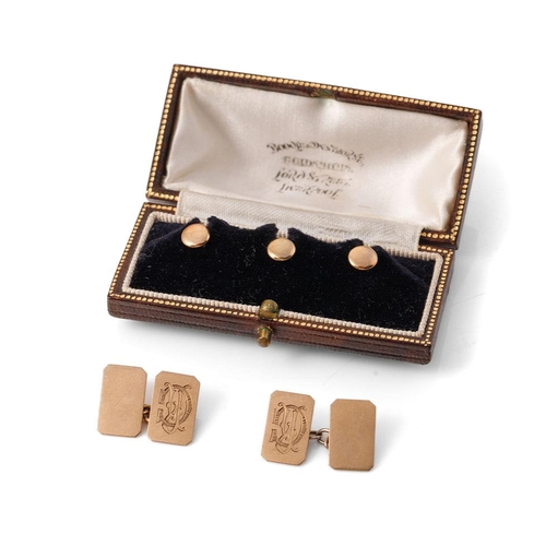 217 - A set of 9ct yellow gold collar studs together with a pair of 9ct yellow gold cufflinks. Weight 5.5 ... 