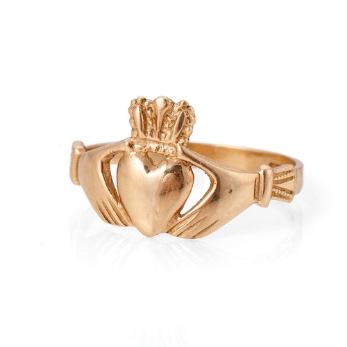 235 - 9ct gold claddagh ring, size W, 2.7g.