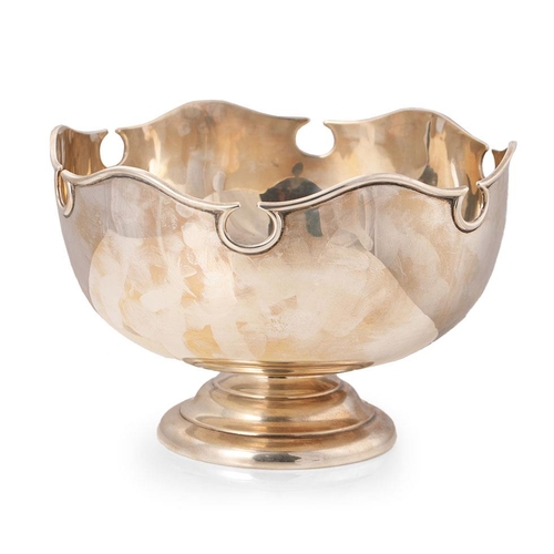 258 - Hallmarked silver table centrepiece / pedestal bowl, London 1916, with shaped edge, 631.9g / 20.32oz... 