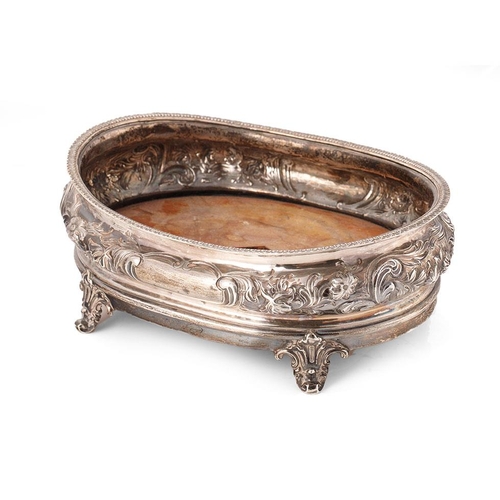 269 - Hallmarked silver table centre piece / basket with wooden interior, London 1842, 19cm diameter, gros... 