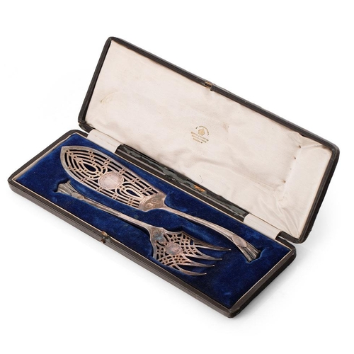 337 - Cased set of silver plated Mappin and Webb servers. Length 28cm.