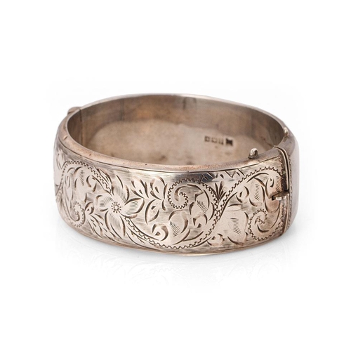 342 - Vintage silver bangle with hand chased repeated design. Weight 40 grams.