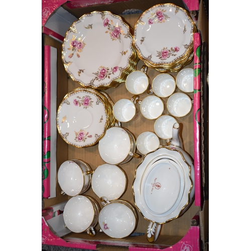 156 - Royal Crown Derby Royal Pinxton Roses: a 95-piece tea and dinner service in the Royal Pinxton Roses ... 