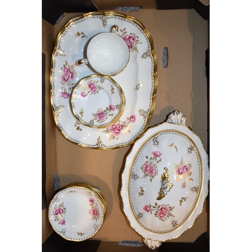 156 - Royal Crown Derby Royal Pinxton Roses: a 95-piece tea and dinner service in the Royal Pinxton Roses ... 