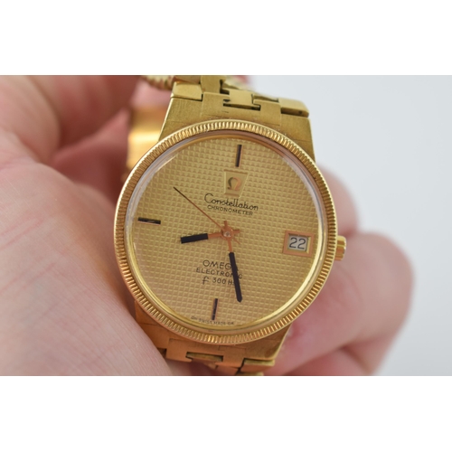 210 - Omega Constellation Electronic Chronometer in 18ct gold case, on 18ct gold graduated bracelet, with ... 