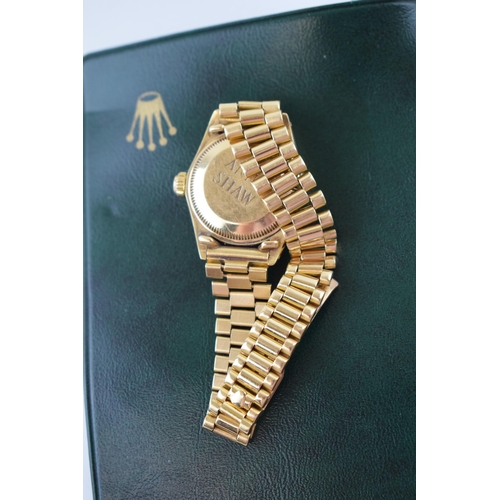 212 - Please note: this is a 26mm case.

Rolex Datejust 18ct gold automatic ladies wristwatch. 1979. Seria... 