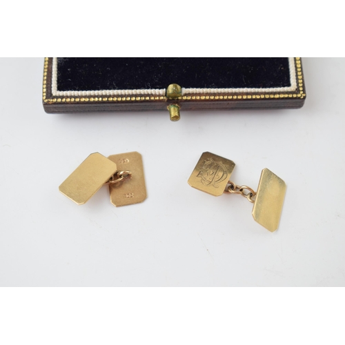 217 - A set of 9ct yellow gold collar studs together with a pair of 9ct yellow gold cufflinks. Weight 5.5 ... 