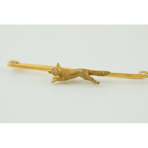 231 - 9ct gold bar brooch with hunting fox, stamped '9ct', 3.8g, 59mm wide.