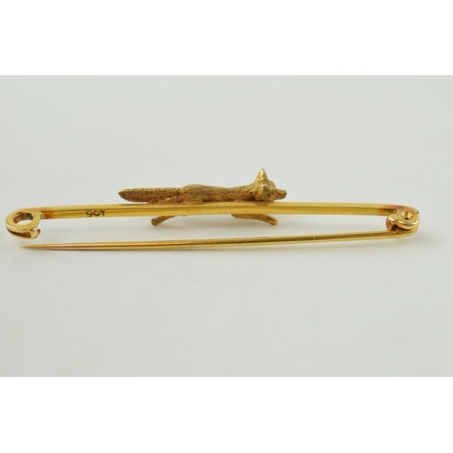 231 - 9ct gold bar brooch with hunting fox, stamped '9ct', 3.8g, 59mm wide.