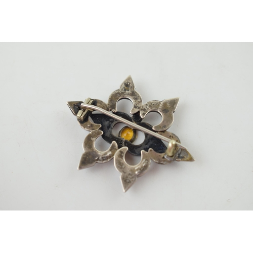 254 - Scottish silver Agate and Citrine brooch. 5cm. Gross weight 5.6 grams.