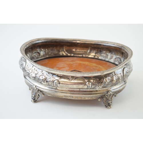 269 - Hallmarked silver table centre piece / basket with wooden interior, London 1842, 19cm diameter, gros... 