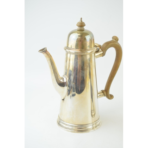 278 - Hallmarked silver coffee pot with a matching silver hot water jug, both with wooden handles and fini... 