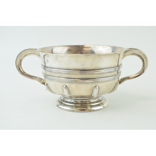 285 - Hallmarked silver twin handled pedestal bowl, with ribbed decoration, large outreaching handles, Lon... 