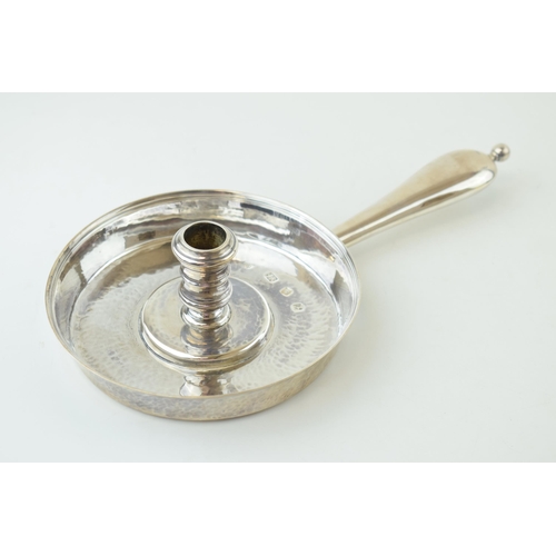 309 - Novelty silver chamber stick in the form of a frying pan, hammered effect to bowl, London 1963, Edwa... 