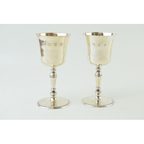 311 - A pair of silver goblets, plain form, turned-style necks, London 1963 and 1965, 14.5cm tall, 444.2g ... 