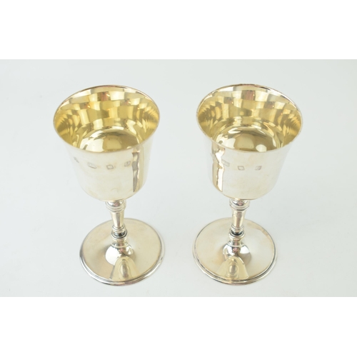 311 - A pair of silver goblets, plain form, turned-style necks, London 1963 and 1965, 14.5cm tall, 444.2g ... 