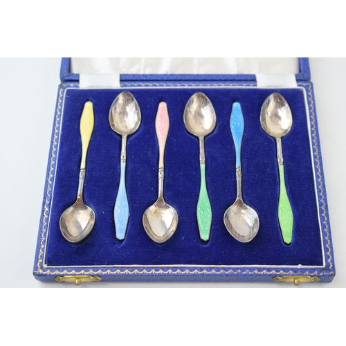 318 - A set of six silver enamelled tea spoons, with decoration to front and reverse, Birmingham 1959, Hen... 