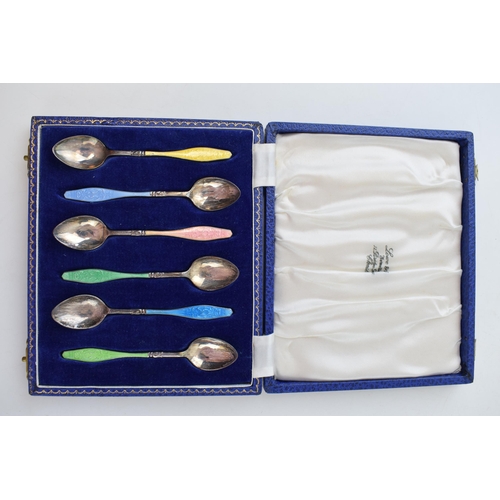 318 - A set of six silver enamelled tea spoons, with decoration to front and reverse, Birmingham 1959, Hen... 