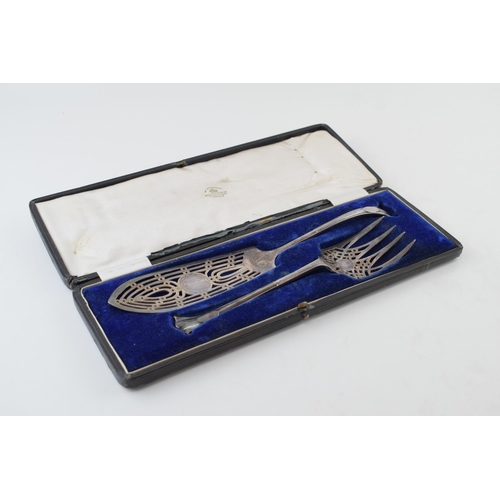 337 - Cased set of silver plated Mappin and Webb servers. Length 28cm.