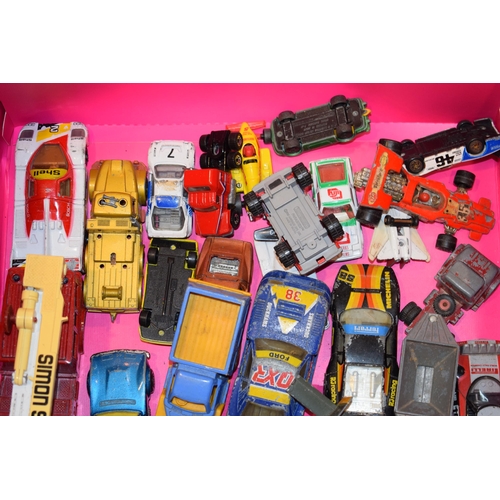 224 - A mixed collection of vintage die cast model vehicles to include Matchbox, Matchbox Superkings, Dink... 