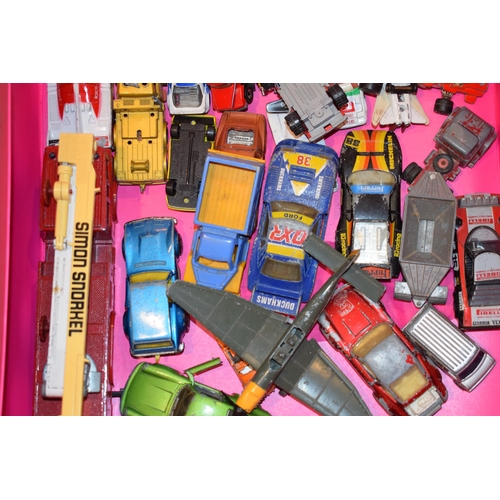 224 - A mixed collection of vintage die cast model vehicles to include Matchbox, Matchbox Superkings, Dink... 