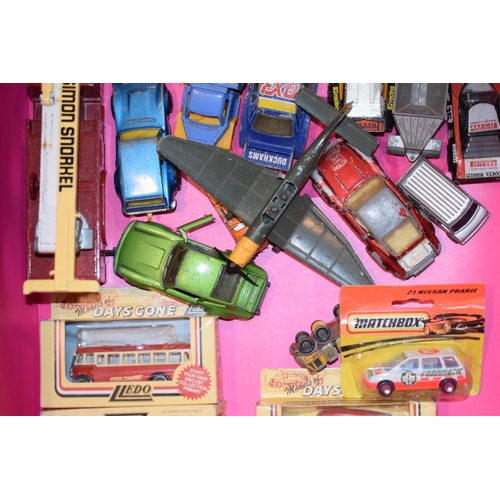 224 - A mixed collection of vintage die cast model vehicles to include Matchbox, Matchbox Superkings, Dink... 