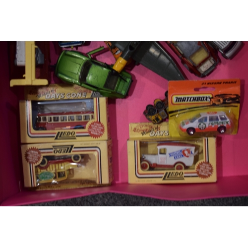 224 - A mixed collection of vintage die cast model vehicles to include Matchbox, Matchbox Superkings, Dink... 