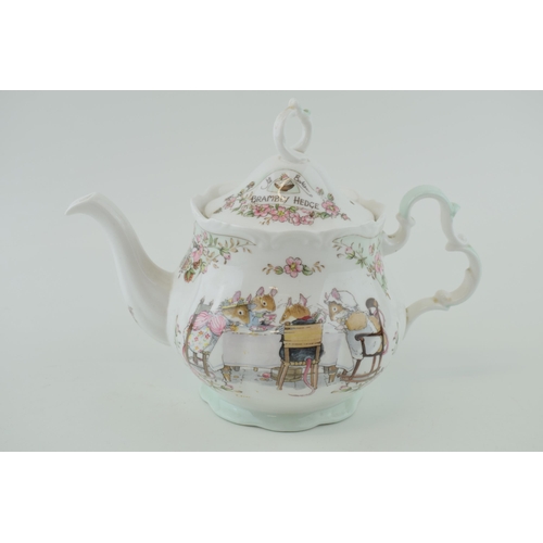 115 - Royal Doulton Brambly Hedge teapot (slight af).