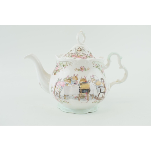 115 - Royal Doulton Brambly Hedge teapot (slight af).